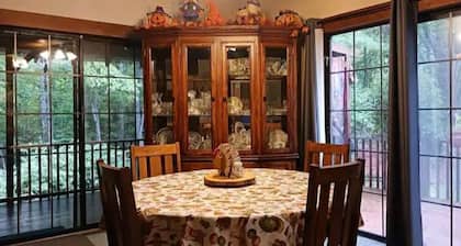 Pet/Biker Friendly House on Horseshoe Hill. Minutes to the NOC and Bryson City