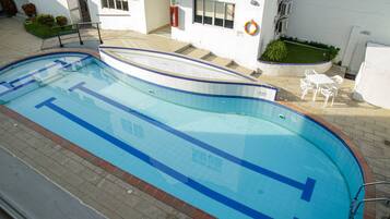 Kolam renang outdoor