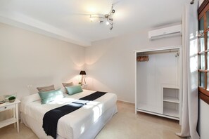 6 bedrooms, iron/ironing board, free WiFi, bed sheets