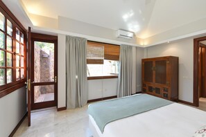 6 bedrooms, iron/ironing board, free WiFi, bed sheets