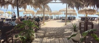 Deluxe Seaside Condo for 6