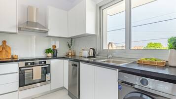 Refrigerador, microondas, horno, placa de cocina