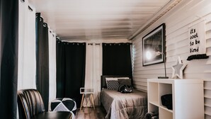 2 soverom, strykejern/-brett, reiseseng for barn og wi-fi (inkludert)