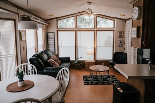 Chic Cottage 15 min from Magic Kingdom, lots of amentities!