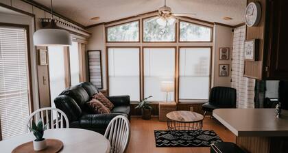 Chic Cottage 15 min from Magic Kingdom, lots of amentities!