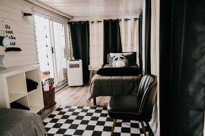 2 bedrooms, iron/ironing board, travel cot, free WiFi - Chic Cottage 15 min from Magic Kingdom, lots of amentities! (Kissimmee)
