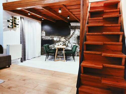 SQUARE 16 Apartman - Absolutely Central Location with Self Check In