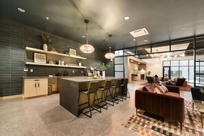 Interior - HULU+GYM+PARKING Near Shopping|UPMC|Universities (Pittsburgh)