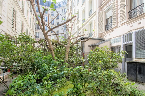 Property grounds - -- LOFT MARCEL -- (Paris)