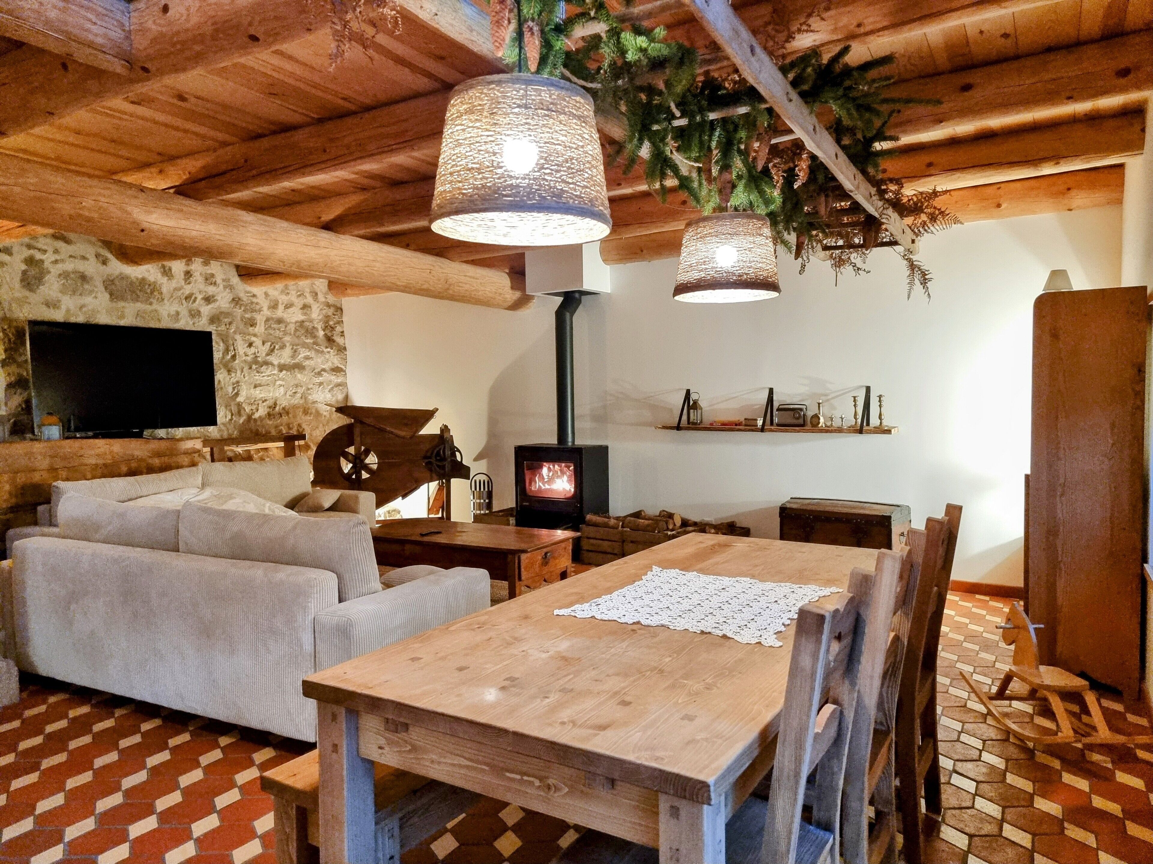 Télévision, cheminée