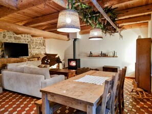 Télévision, cheminée