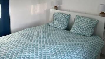 1 slaapkamer, een strijkplank/strijkijzer, gratis wifi, beddengoed