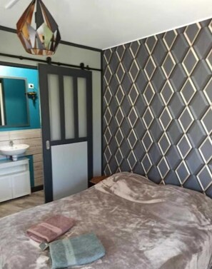 1 bedroom, free WiFi, bed sheets