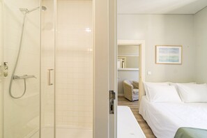 Standard-Apartment | Badezimmer