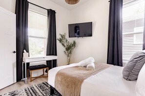 5 camere, una scrivania, ferro/asse da stiro, culla da viaggio