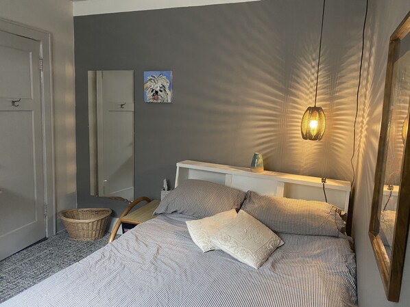 2 habitaciones, tabla de planchar con plancha, wifi y ropa de cama 