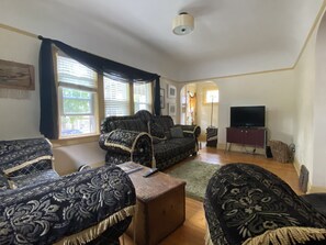 Living area - Eastside house close to everything (Milwaukee)