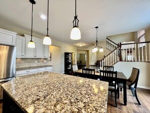 Dining - Large Executive Home In Lebanon Golf Community (Lebanon)
