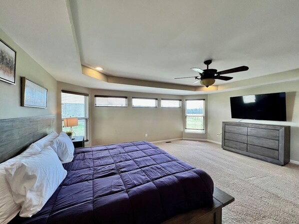 5 عدّة غرف نوم ومكتب ومكواة/لوح كي وسرير سفر