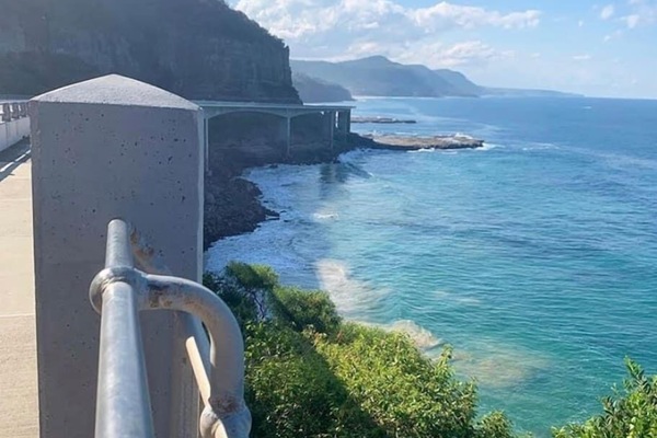 Go for a scenic drive along the Seacliff Bridge, where the coastal cliffs and azure waters create a breathtaking panorama.