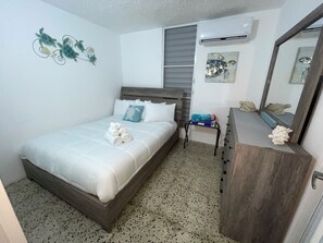 3 bedrooms, in-room safe, desk, iron/ironing board