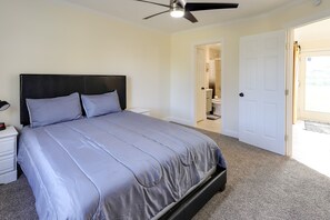 3 bedrooms, desk, iron/ironing board, Internet - Updated Comanche Home w/ Country Views! (Comanche)