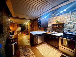 Microwave, dishwasher - Unique Speakeasy Themed Studio in Uptown Butte
(Butte)