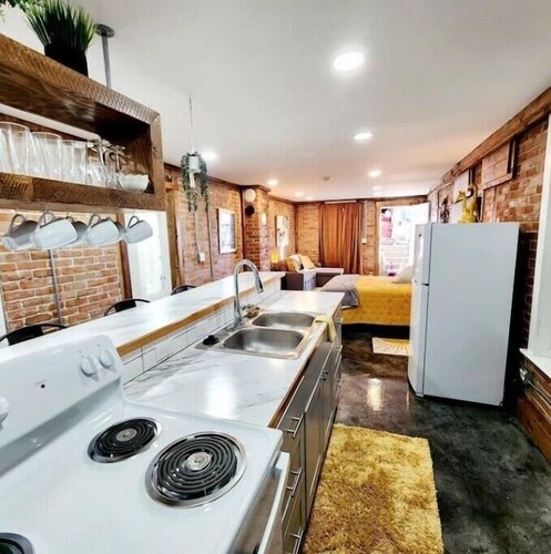 Unique Uptown Studio

