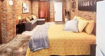 Unique Uptown Studio