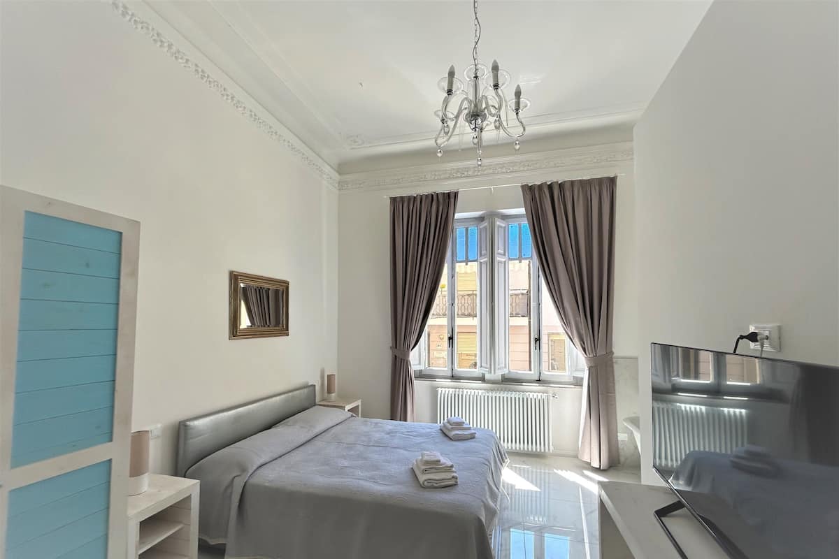 Luxury Suite, 1 Double Bed with Sofa bed, Non Smoking | 1 bedroom, Egyptian cotton sheets, premium bedding