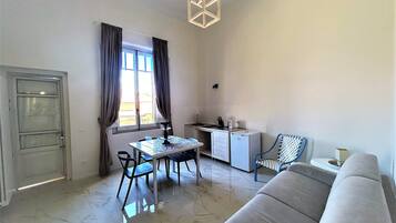 Panoramic Suite | Living area | 40-inch Smart TV with satellite channels