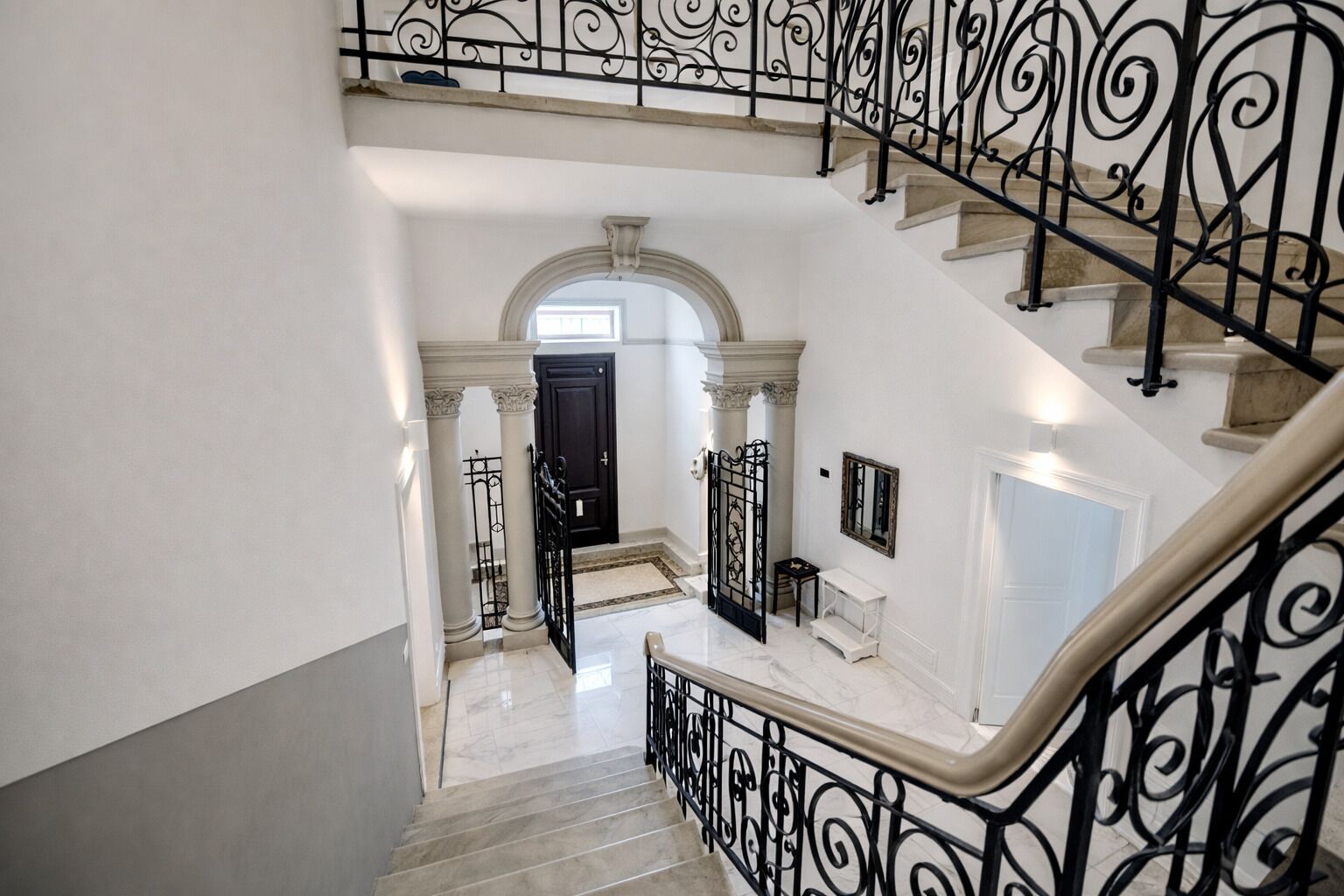 Pintu masuk interior
