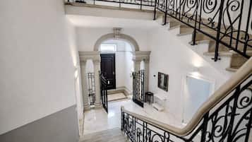 Pintu masuk interior
