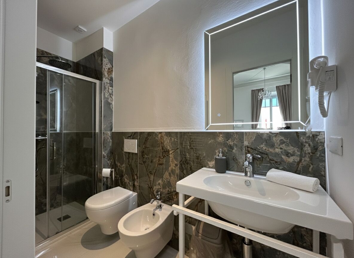 Phòng Suite phong cách lãng mạn | Phòng tắm | Bồn tắm và buồng tắm vòi sen riêng, bồn tắm ngâm, vòi sen phun mưa 