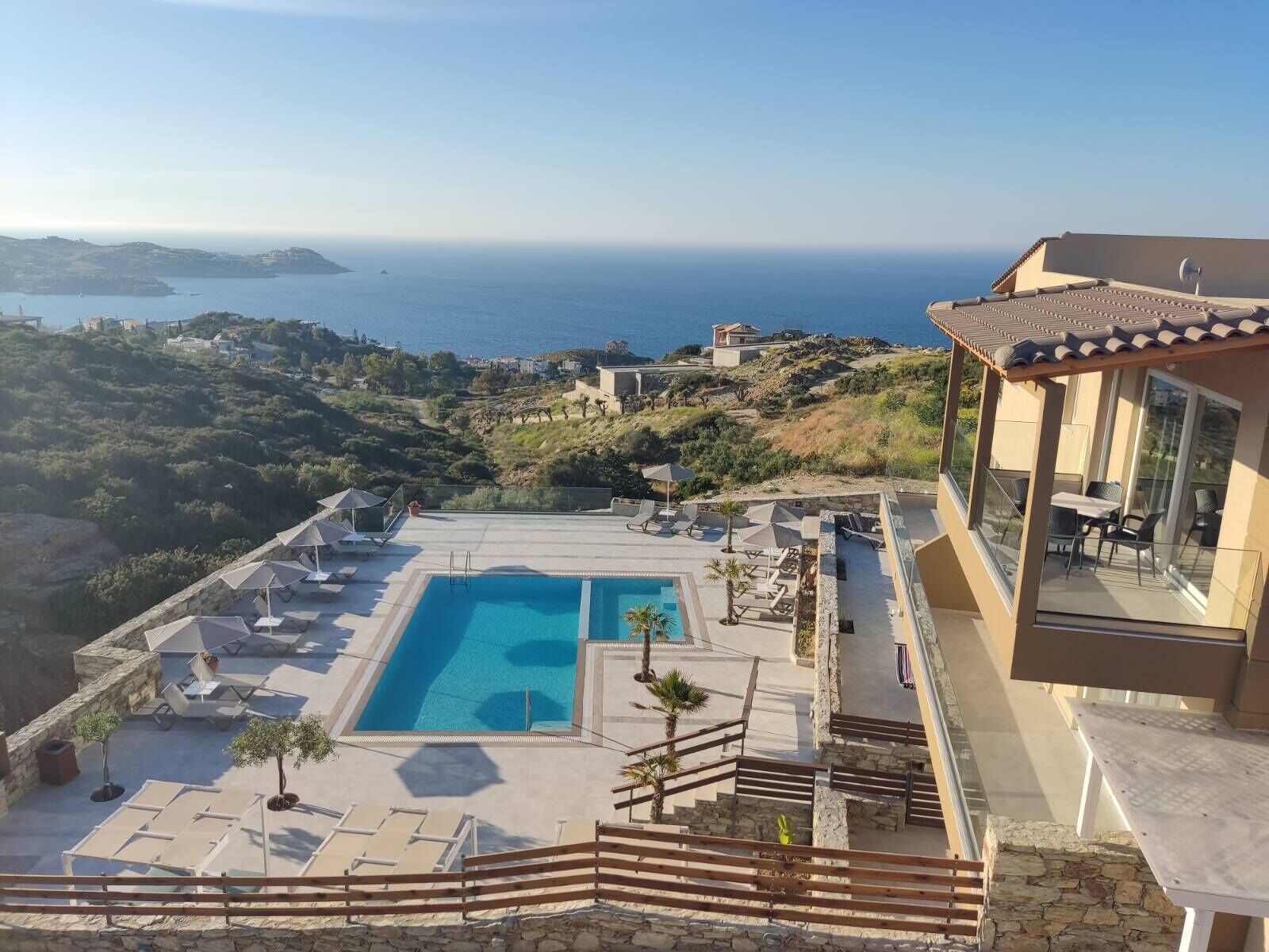 Piscine extérieure (ouverte en saison), cabanons gratuits