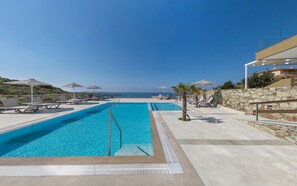 Piscina stagionale all'aperto, cabine incluse nel prezzo