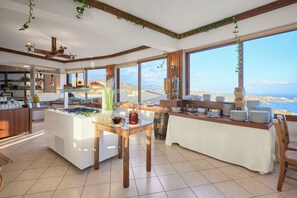 Free daily buffet breakfast  - Spiros Soula Thematic Suites (Malevizi)