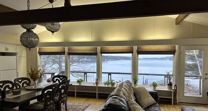 Edgecomb Maine. Close to Boothbay & Wiscasset. Very private and relaxing.