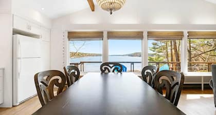 Edgecomb Maine. Close to Boothbay & Wiscasset. Very private and relaxing.