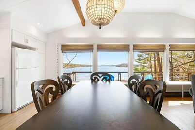 Edgecomb Maine. Close to Boothbay & Wiscasset. Very private and relaxing.