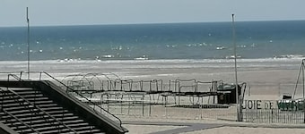 Large apartment with sea view