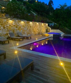 A heated pool - Magnifique Appart. 6 Pers + 150 m² Terrasse vue Imprenable, Piscine/jaccuzzi (Manso)