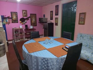 Dining - BEAUTIFUL FAMILY ORIENTED VILLA PLUS RED-FOOTED TURTLE SANCTUARY (la chorrera)