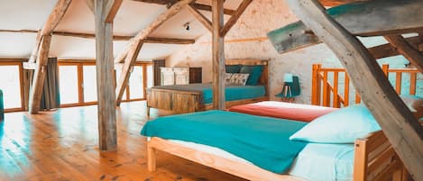 4 bedrooms, iron/ironing board, free WiFi, bed sheets