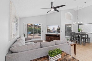 Video-game console - 2684 Emerald Island Blvd (Kissimmee)