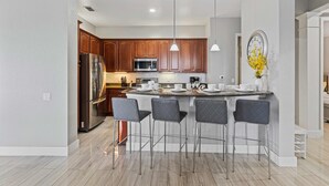 Unclassified image, 4 of 74, button - 5048 Shoreway Loop #407 (Orlando)
