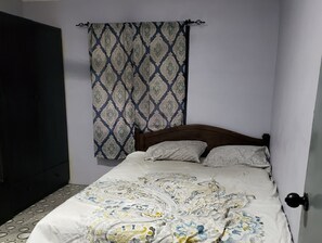 3 bedrooms, iron/ironing board, bed sheets