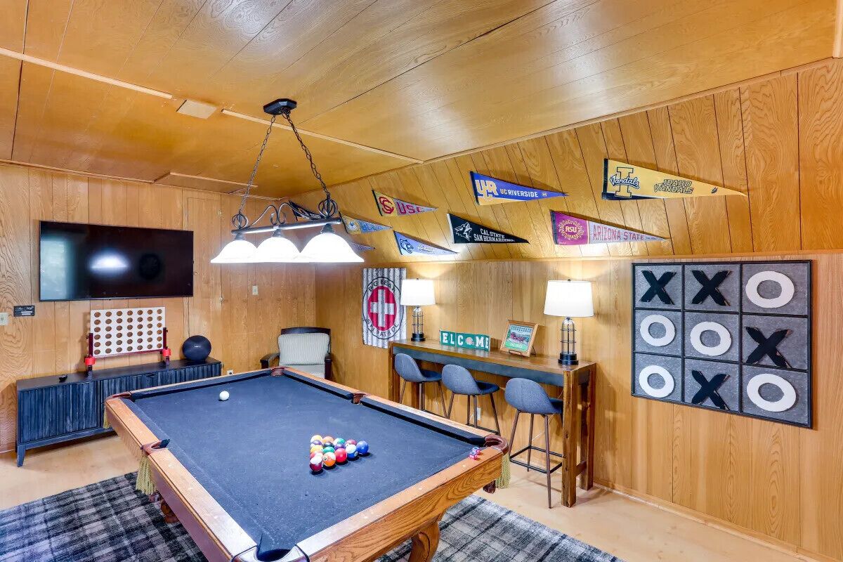 Big Bear Lake Cabin w/ Game Room, 1 Mi to Ski Slopes!
