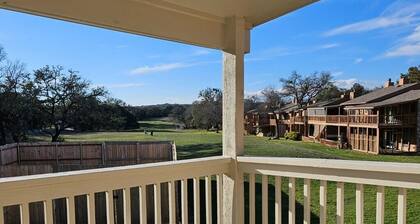 Newly remodeled, cozy retreat just minutes from Jacob’s well.