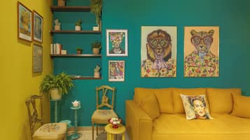 Design Apartment | Living room | 40-inch Smart TV with cable channels